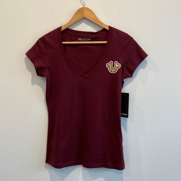 NEW True Religion Women’s V Neck Logo Tee - Picture 1 of 6